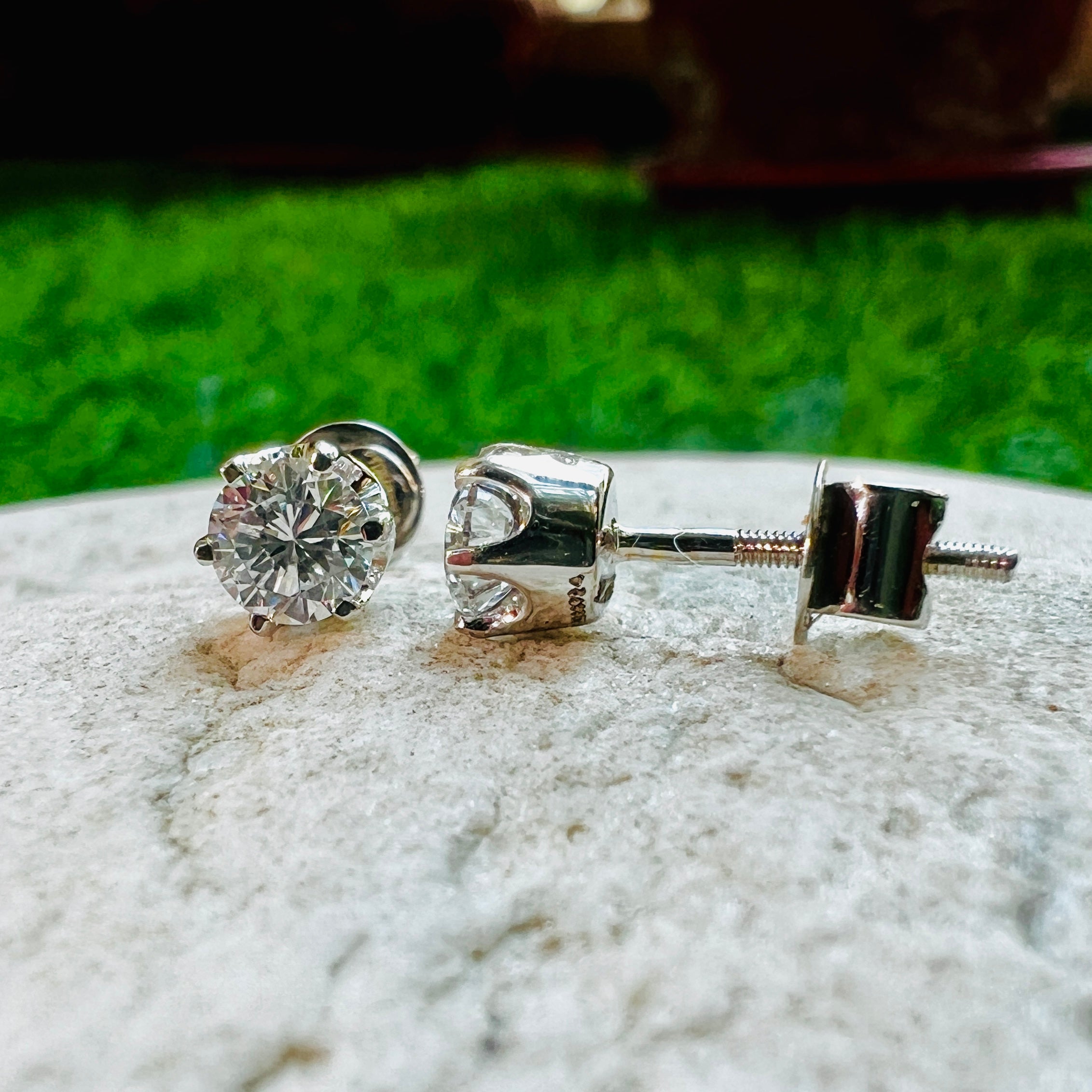 lab grown diamond stud earrings